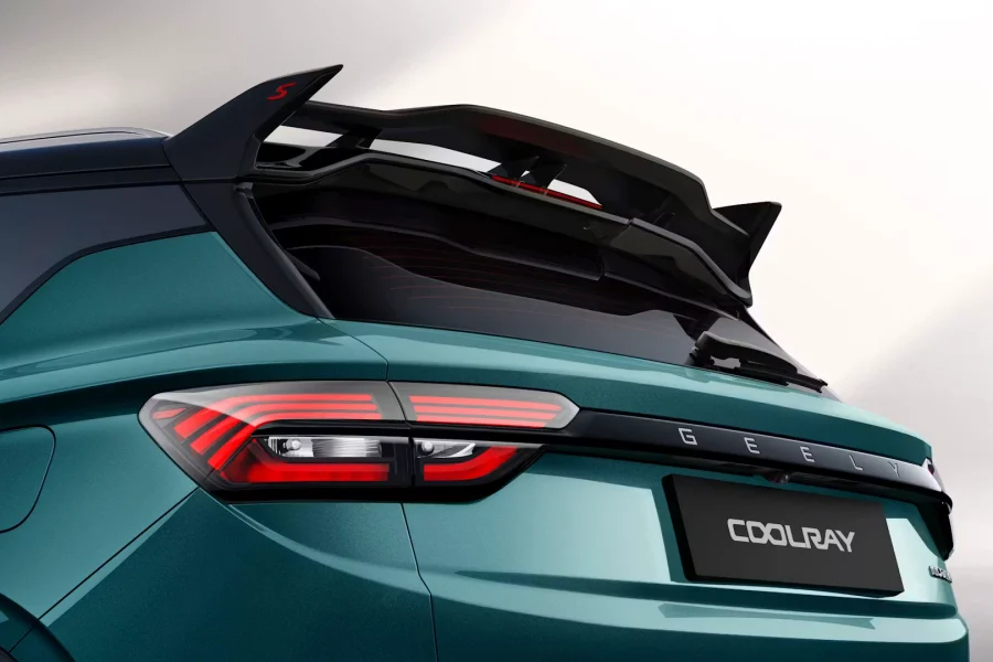 FULL-WIDTH LED TAILLIGHT